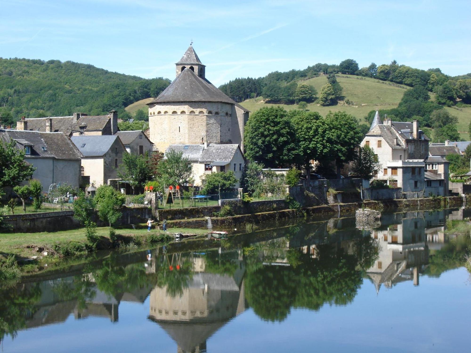 Village De Gite - La Cascade Sainte-Eulalie-d'Olt Bagian luar foto