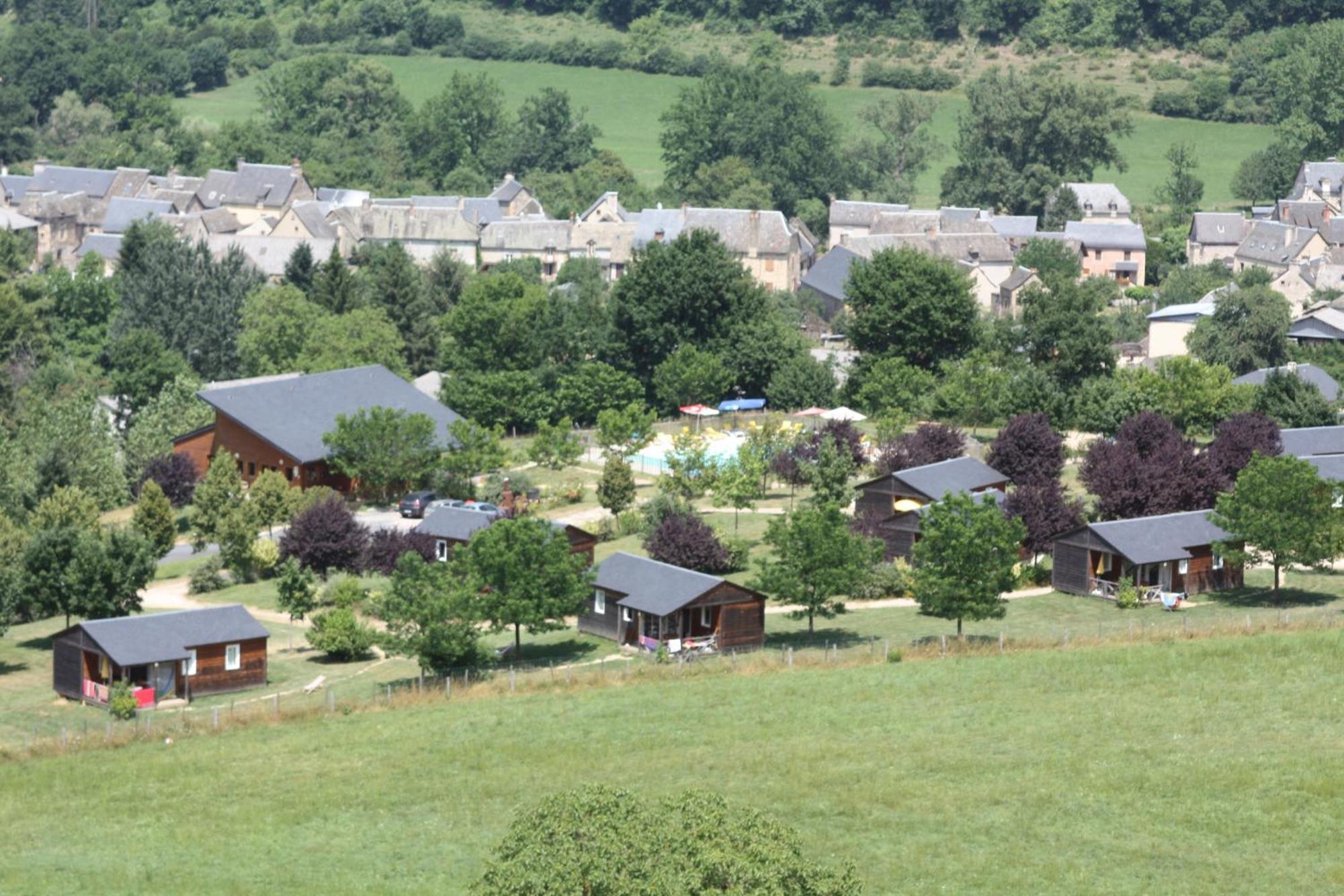 Village De Gite - La Cascade Sainte-Eulalie-d'Olt Bagian luar foto