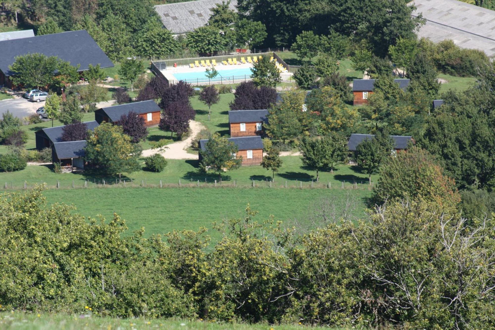 Village De Gite - La Cascade Sainte-Eulalie-d'Olt Bagian luar foto